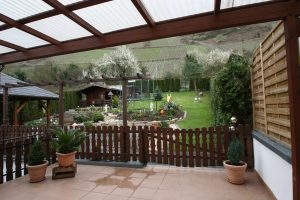 Ketter terras en tuin